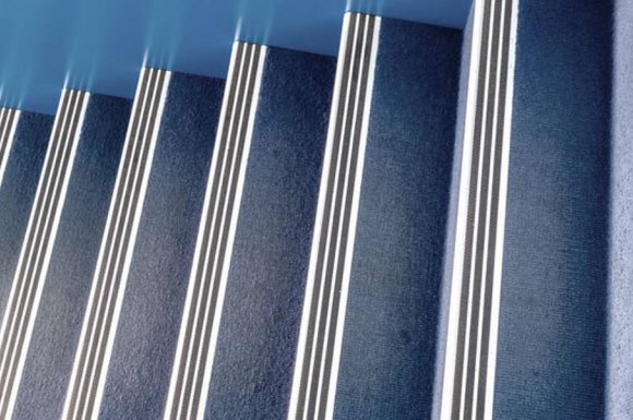 Nez de marche en aluminium avec bande anti-dérapante pour un escalier extérieur - Perpignan - ETABLISSEMENT BURCET