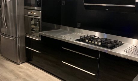 Crédence en inox sur-mesure pour une cuisine toute équipée - Perpignan - ETABLISSEMENT BURCET